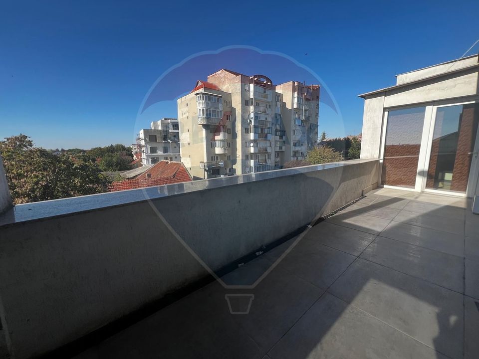 Inchiriez Apartament 3 camere cu terasa generoaasa zona Intim