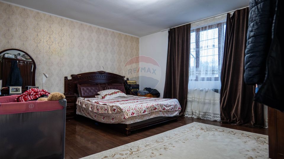 4 room House / Villa for sale, Periferie area