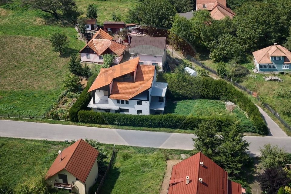 8 room House / Villa for sale