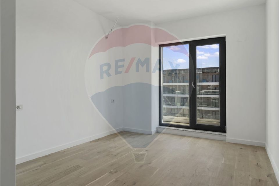 Large 2-room apartment for sale in Pipera area