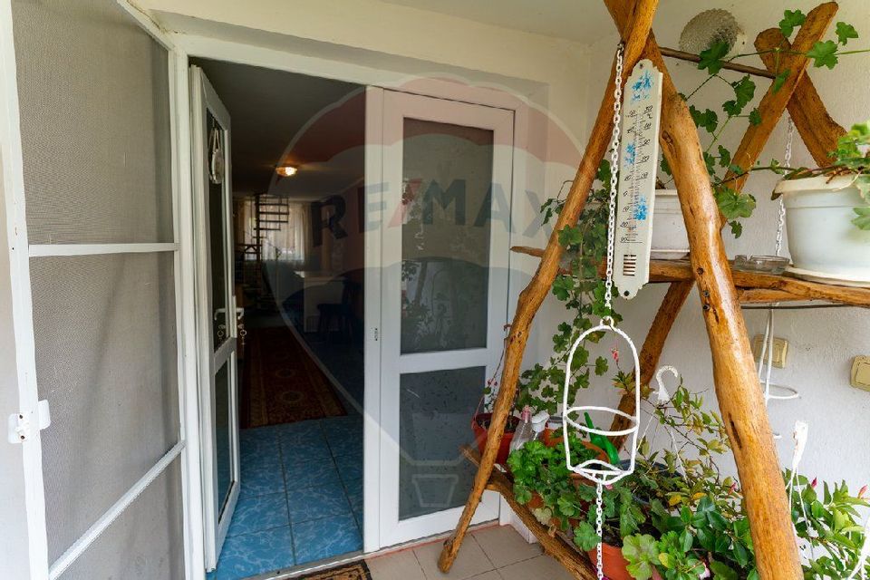 8 room House / Villa for sale