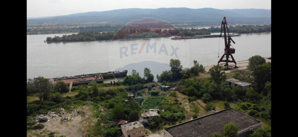 Teren comercial / industrial, de vanzare in zona Portile de Fier 1