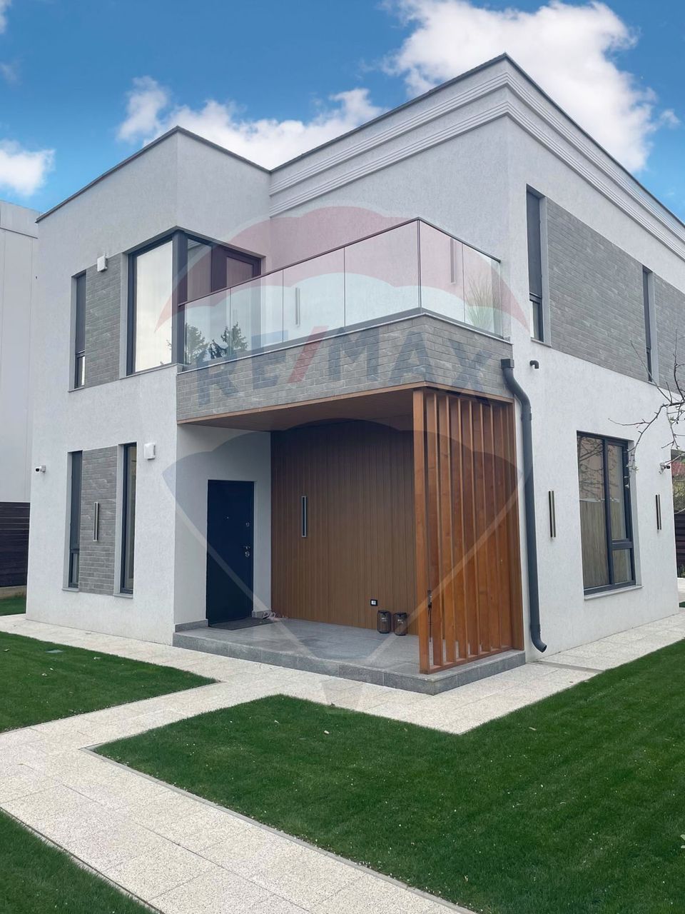 House / Villa for sale in Mogosoaia, shop, bus, utilities