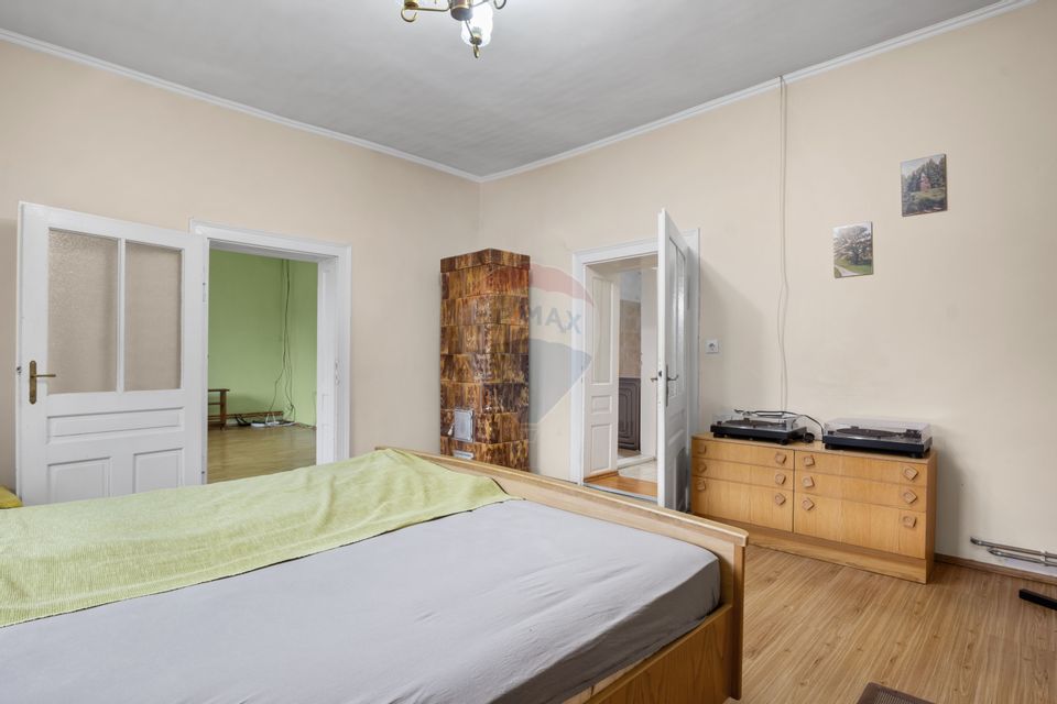 Casa si teren 2173 mp de vanzare in Tipar , la 12km de Chisineu Cris