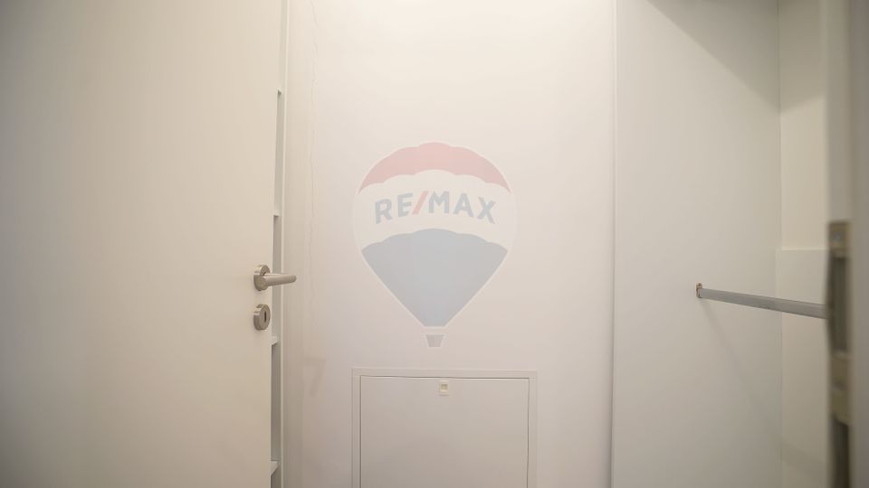 Garsoniera generoasa cu loc de parcare,  Grandis Tractorul