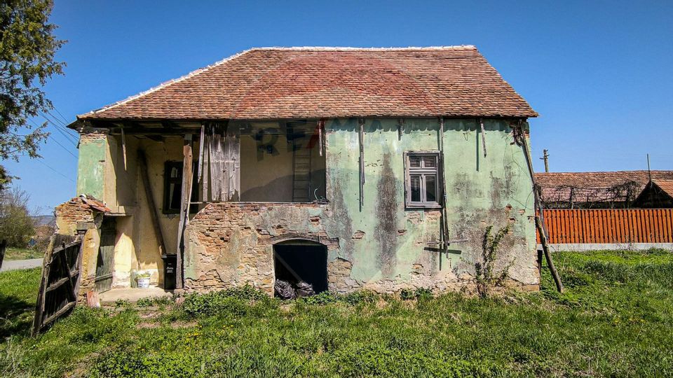 Casă săsească Transilvania - teren generos și potențial de extindere