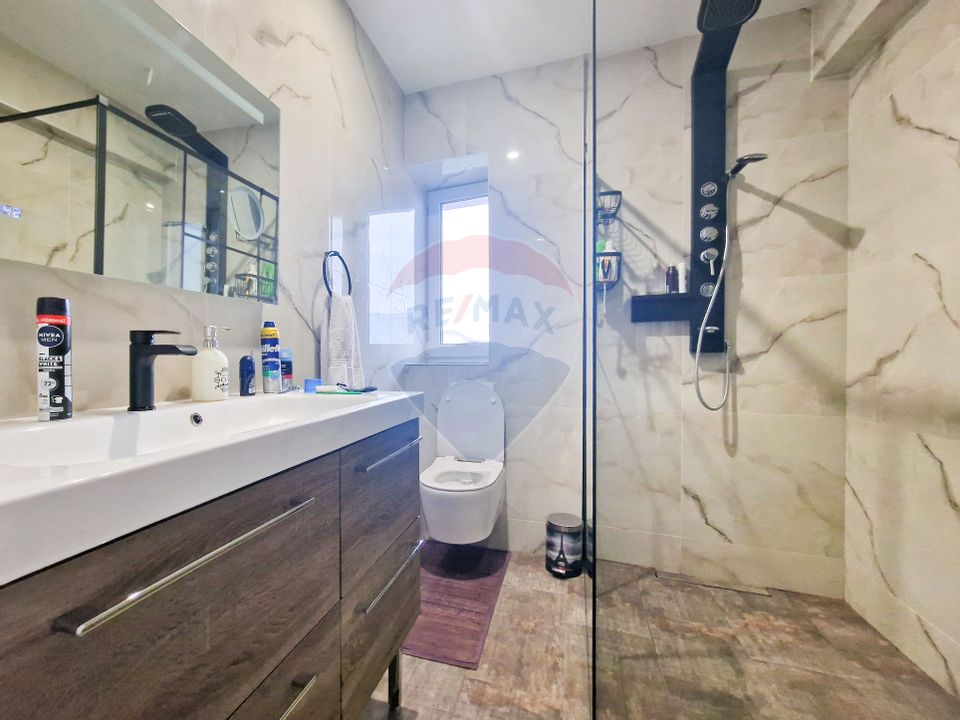 Apartament cu 3 camere de vanzare in zona Damaroaia - Petrom City