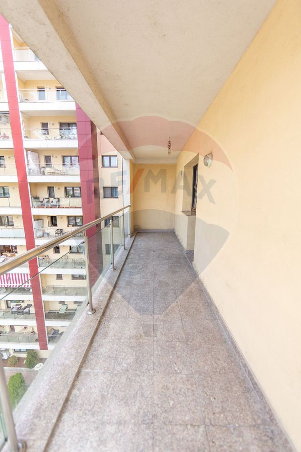 Sunny 2-Room Apartment, Privilegio commission 0