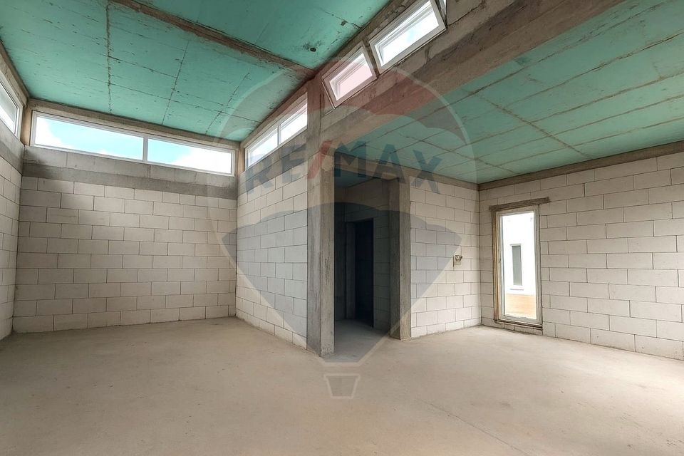 Casă / Vilă cu 5 camere de vânzare în zona Kamsas Constanta