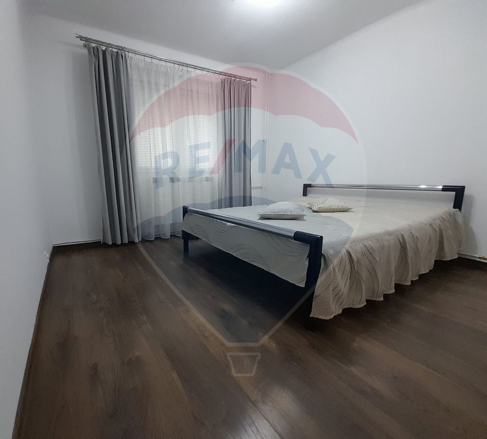 Apartament cu 3 camere de vânzare în zona Narcisa