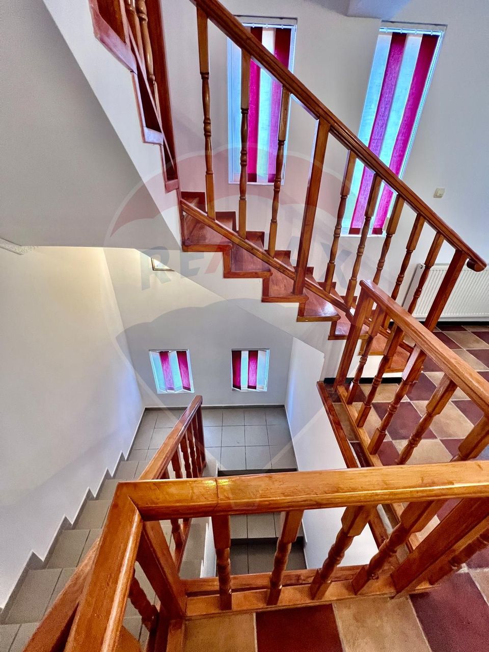 Casă / Vilă cu 7 camere de închiriat în zona Oncea