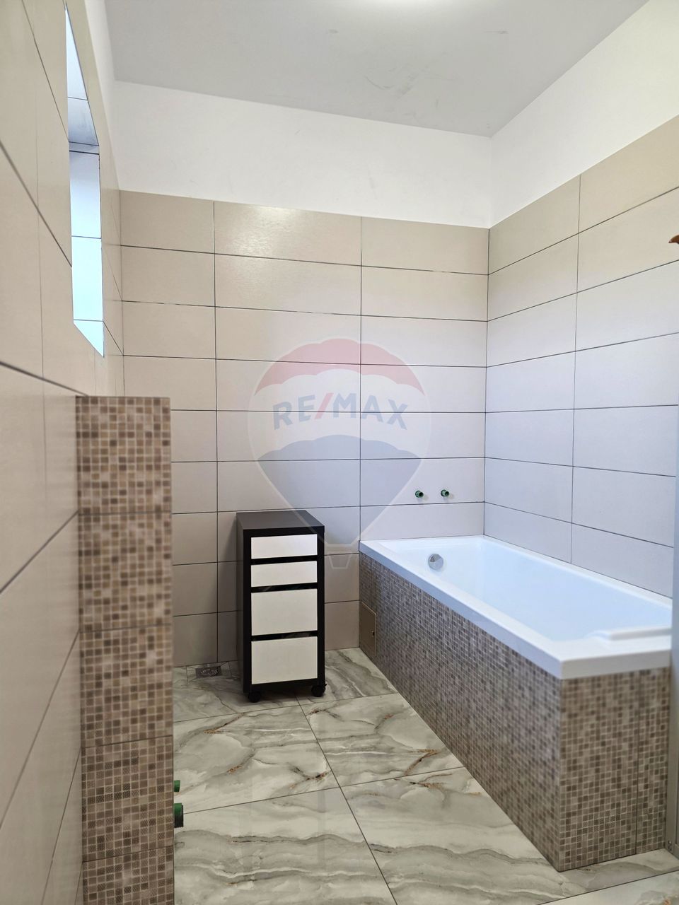 4 room House / Villa for sale, Micro 14 area