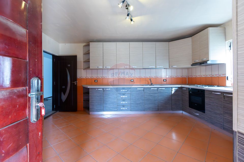 Hală 1.000 mp + curte 3.200 mp + CASĂ 160 mp BONUS | Acces TIR | Bacău