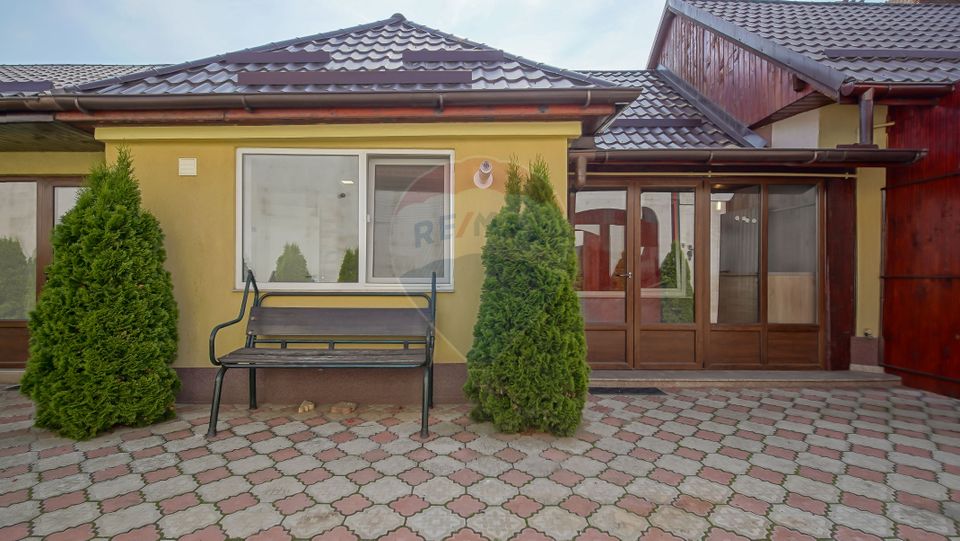 8 room House / Villa for sale, Aurel Vlaicu area
