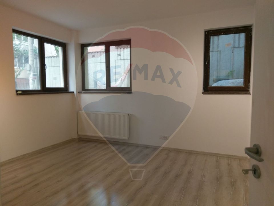 2 room apartment + central heating + parking space for sale Gorj area