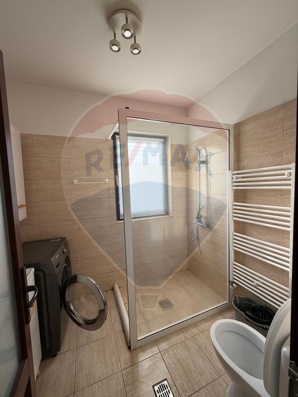 Apartament cu 2 camere de inchiriat, strada Lacului cu parcare in pret