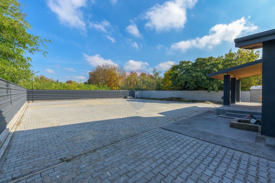 410sq.m Commercial Space for rent, Central area