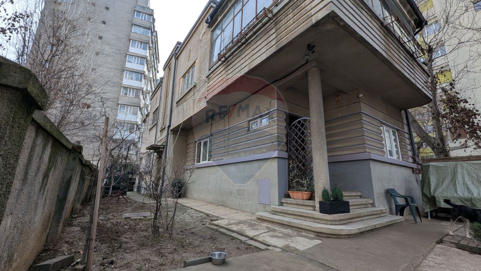 Vânzare Casă / Vilă cu 11 camere  în zona Iancului