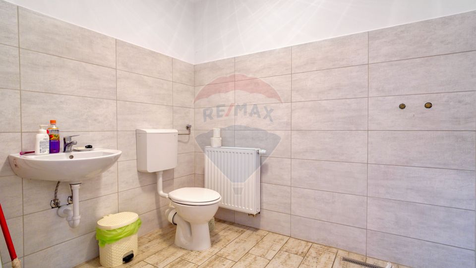 70sq.m Commercial Space for rent, Tractorul area