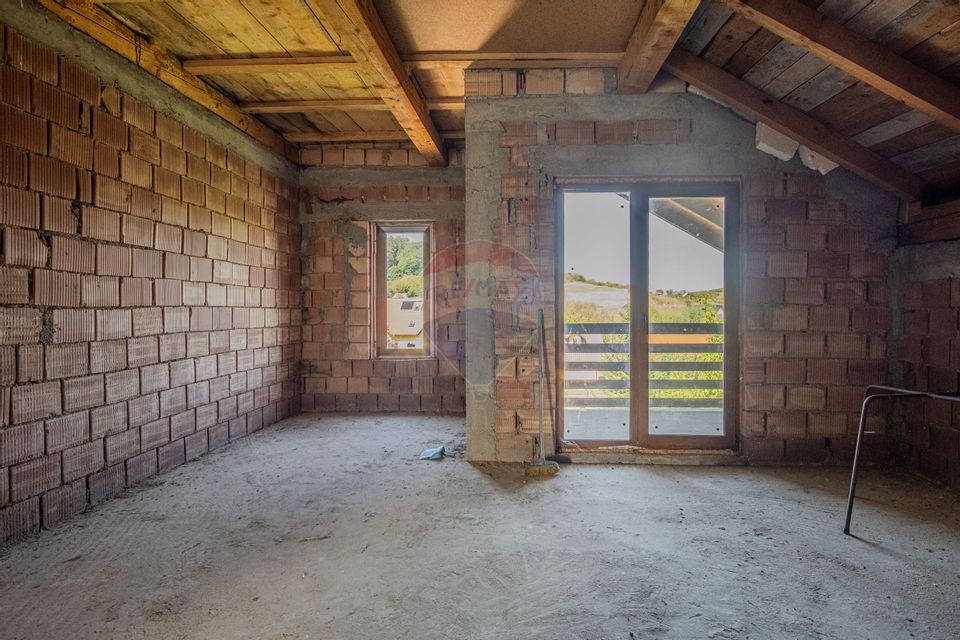 Casa de vanzare 7 camere | CURTE 953 mp | Colonia 1 Mai | COMISION 0 |