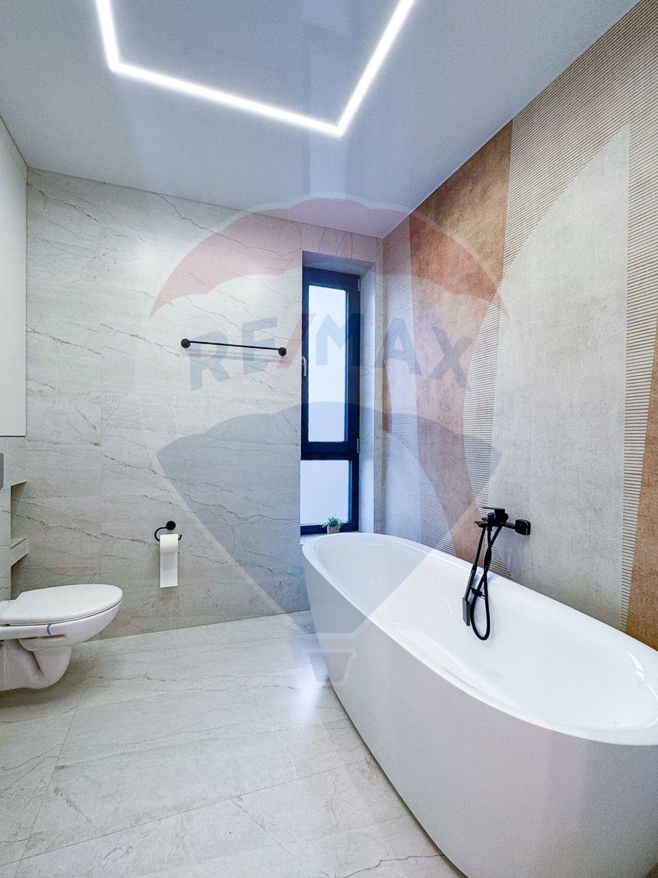 House / Villa for sale in Mogosoaia, shop, bus, utilities