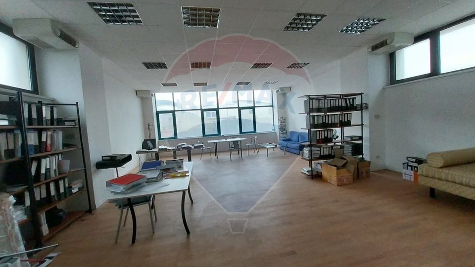 1,200sq.m Office Space for rent, Universitate area