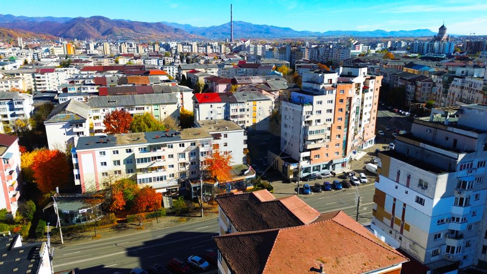 100sq.m Commercial Space for rent, Republicii area