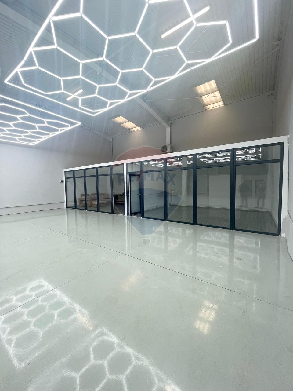 301.58sq.m Industrial Space for rent, UTA area