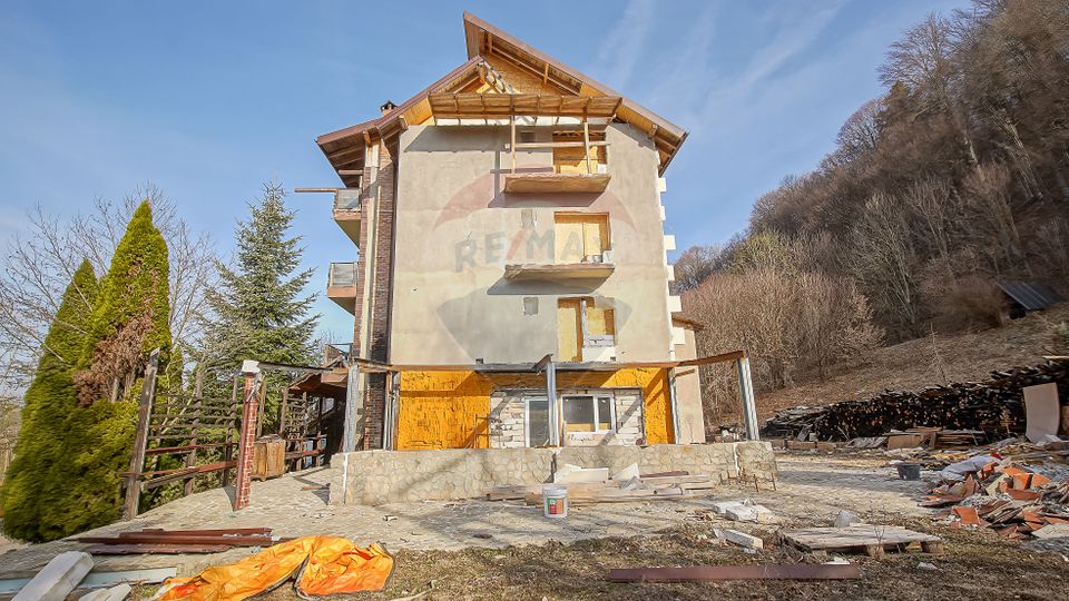 Pensiune Turistica în renovare, priveliște superbă, 0% Comision