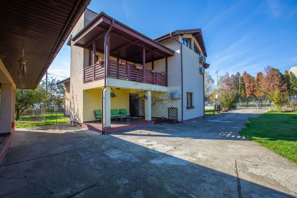 Vilă cu 7 camere de vânzare în zona Centrală Orașul  BUHUȘI