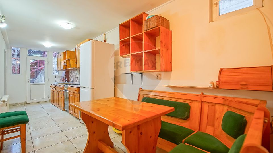 Casă cu 6 camere de vânzare în Azuga, Comision 0%!