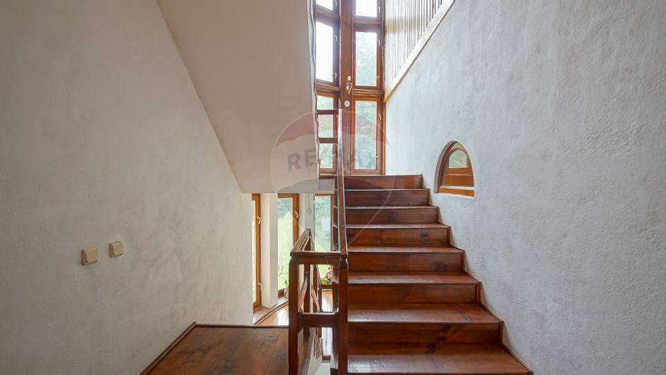 Vilă S+P+E+M | 878 mp utili | teren 1.404 mp | în Poiana Brașov