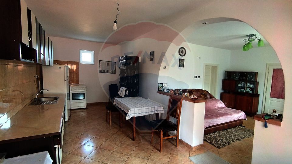 Casă de vânzare cu  teren de 3.869 mp în Cosniciu de Jos /Ip, Sălaj