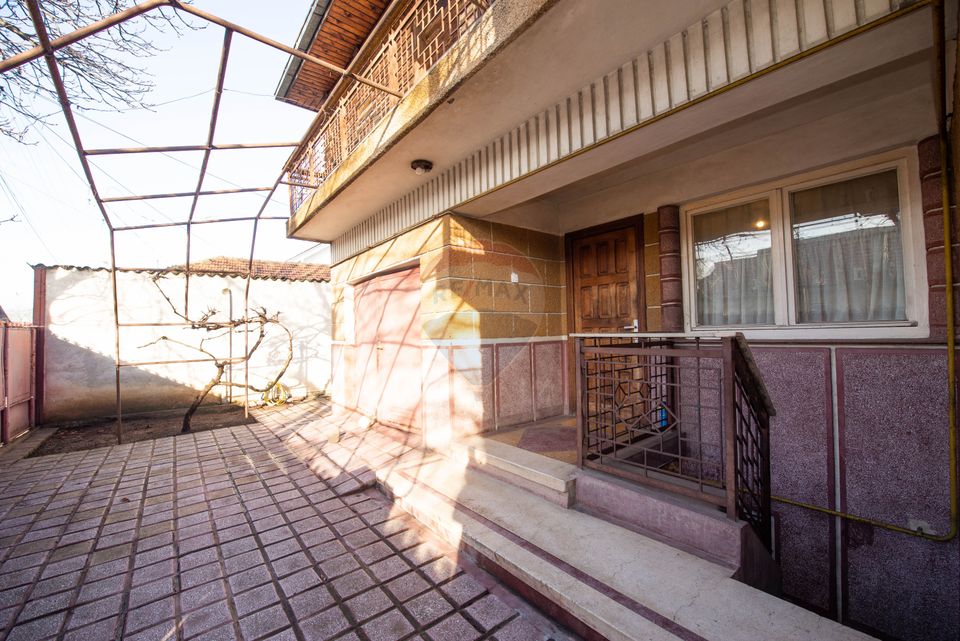 Casa individuala cu 7 camere, de vanzare 250 mp utili,  Buzau