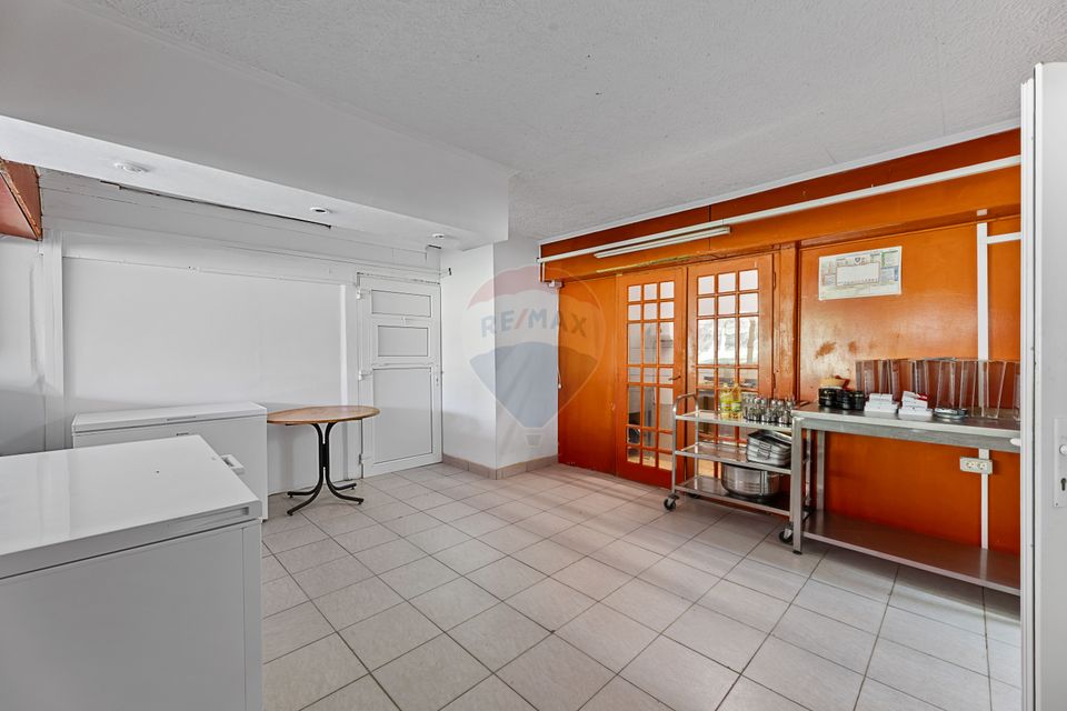 Terasa de vanzare pe strandul Neptun