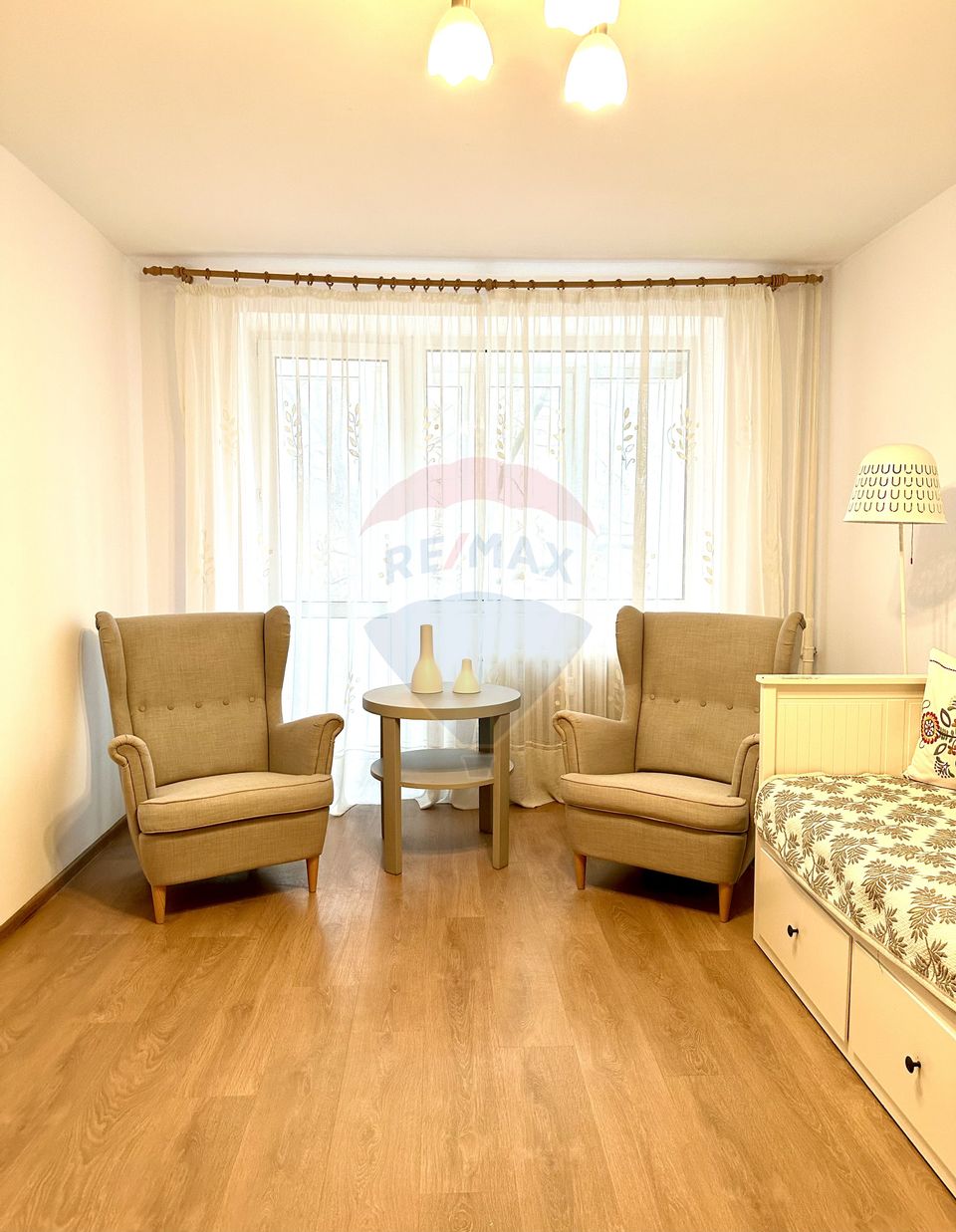 Apartament cu 3 camere de închiriat în zona Tineretului