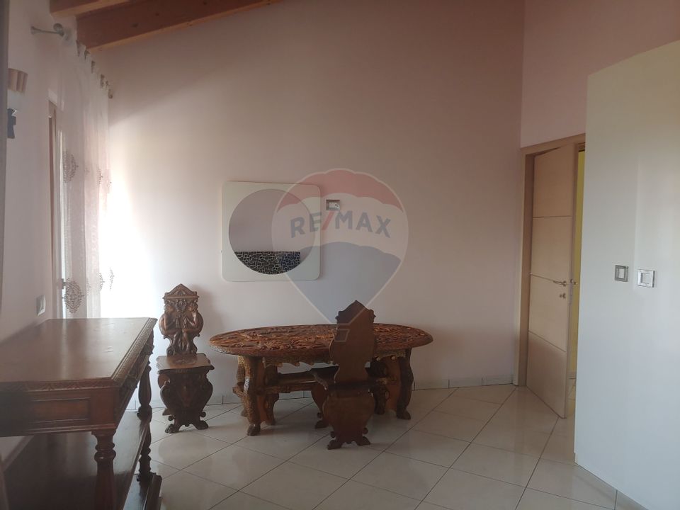 Casă / Vilă de lux cu 5 camere de vânzare în Vadu Moldovei, Suceava