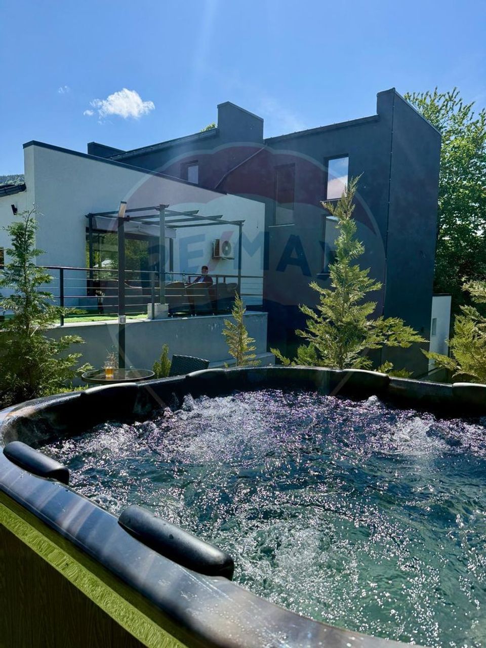 8 room House / Villa for sale