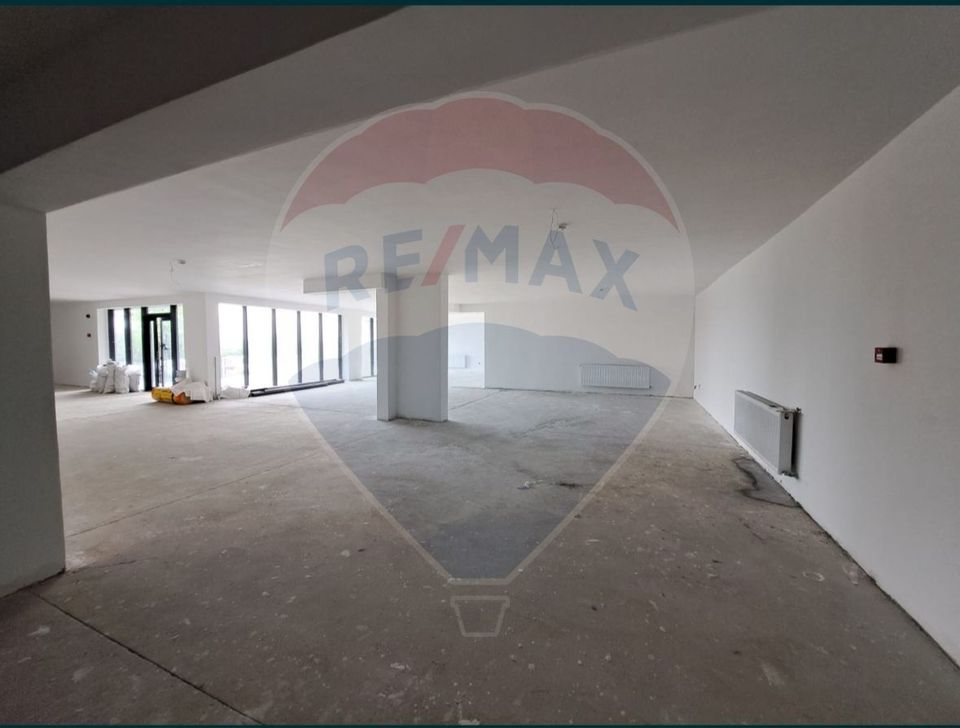 249sq.m Commercial Space for rent