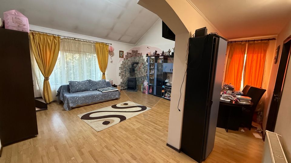 5 room House / Villa for sale, Est area