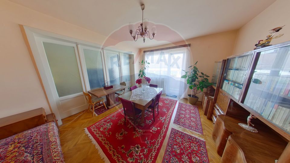 Apartament cu 3 camere de vânzare, str. Vasile Alecsandri