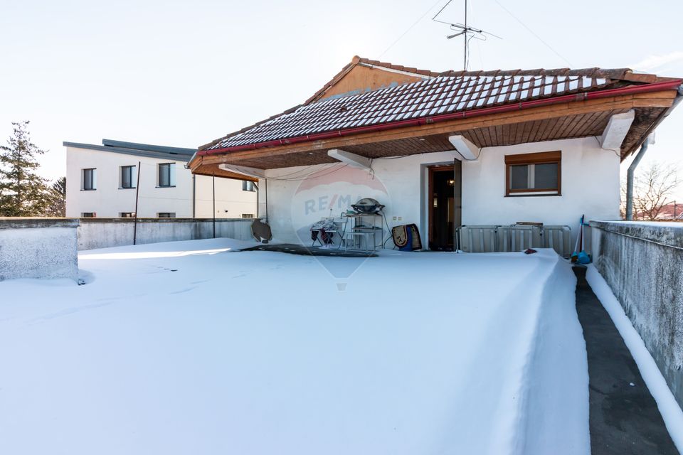 Casă / Vilă cu 4 camere de vânzare în zona Giulesti Sarbi