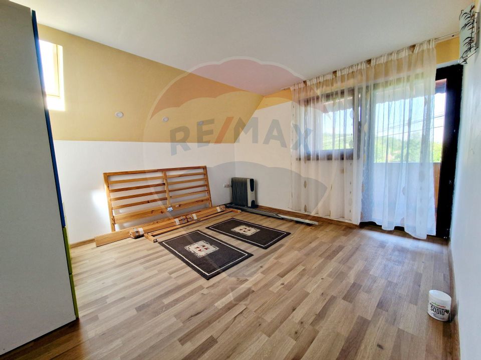 Casă / Vilă cu 7 camere / Leamna de Sus / 1515 mp