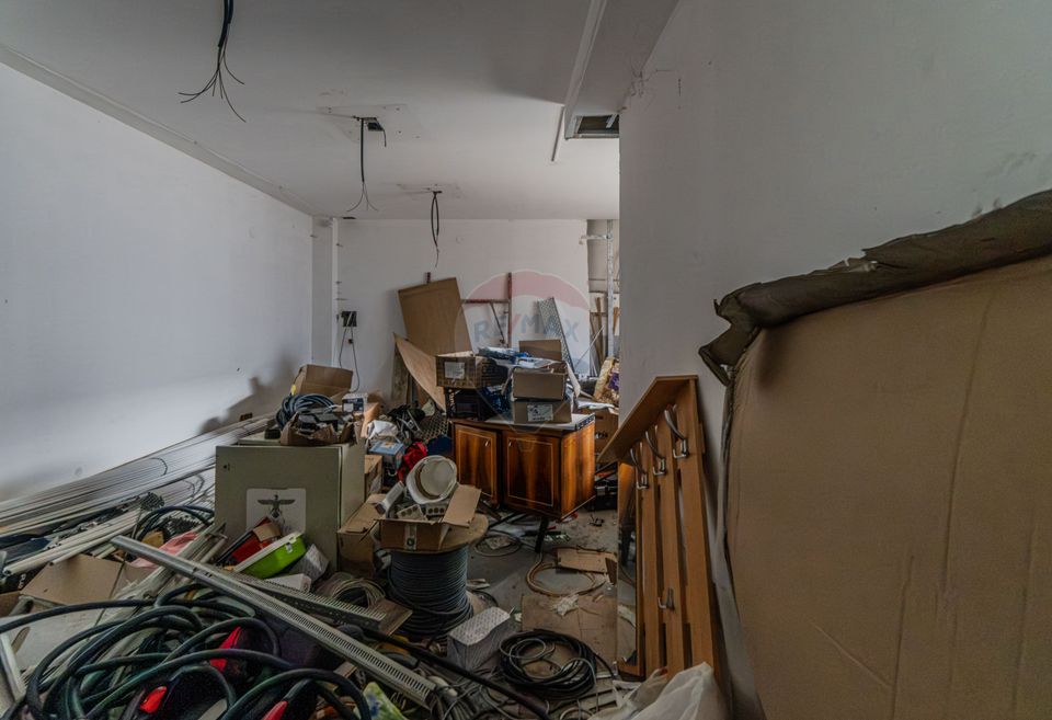 Cladire de 902 mp utili de vânzare, zona Grivitei - DN 13, COMISION 0