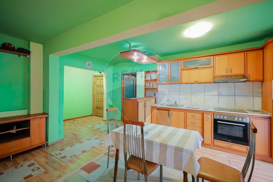 Apartament cu 4 camere, de vânzare în zona Rogerius