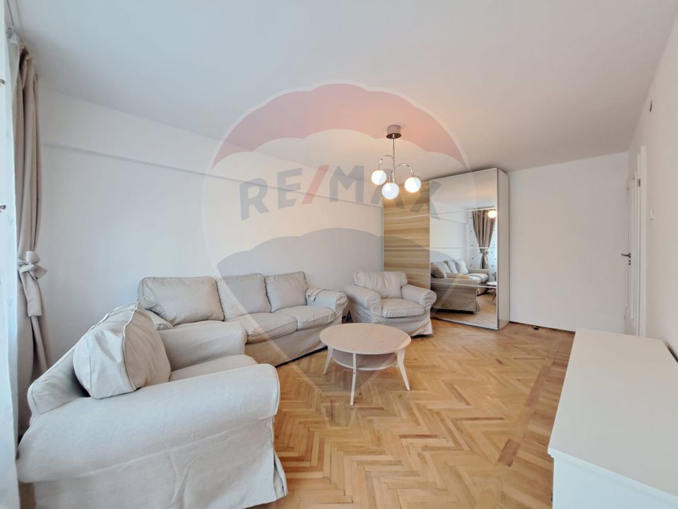 Apartament cu 3 camere de închiriat în zona Unirii