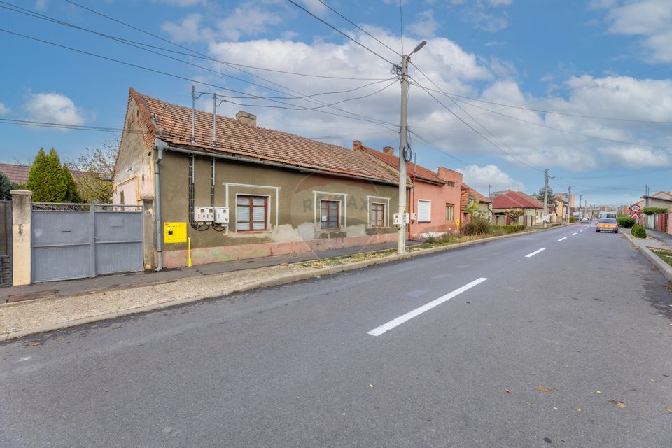 Casa cu teren 454 mp - oportunitate in Bujac