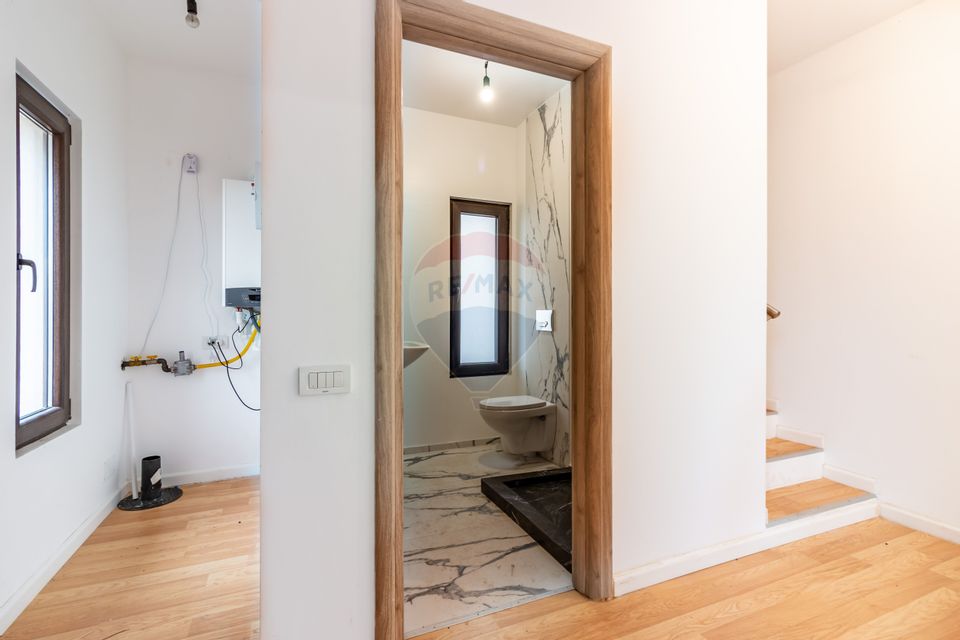 Casă / Vilă cu 5 camere de vânzare Tunari, Dimieni