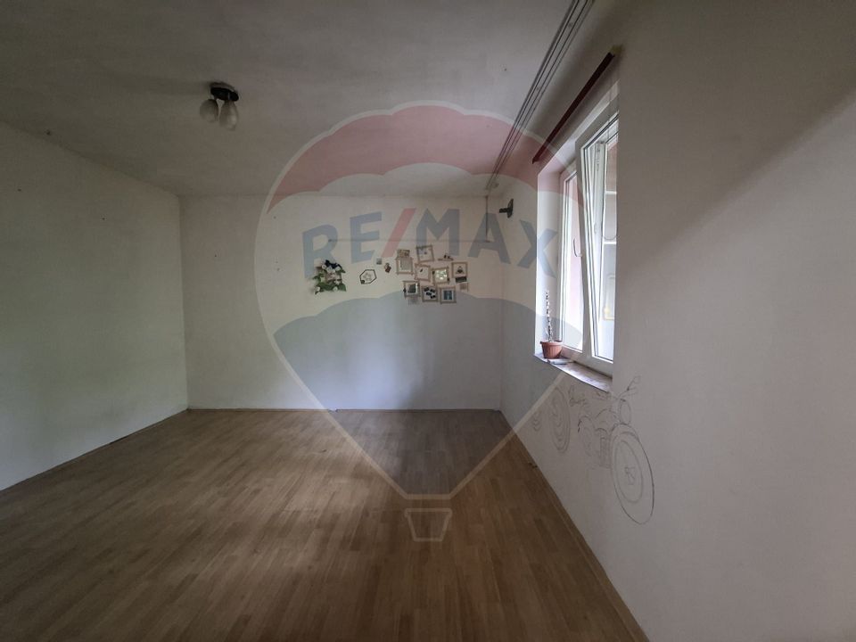 Vanzare casa 2 camere, partial renovata, Bd. Pieptanari