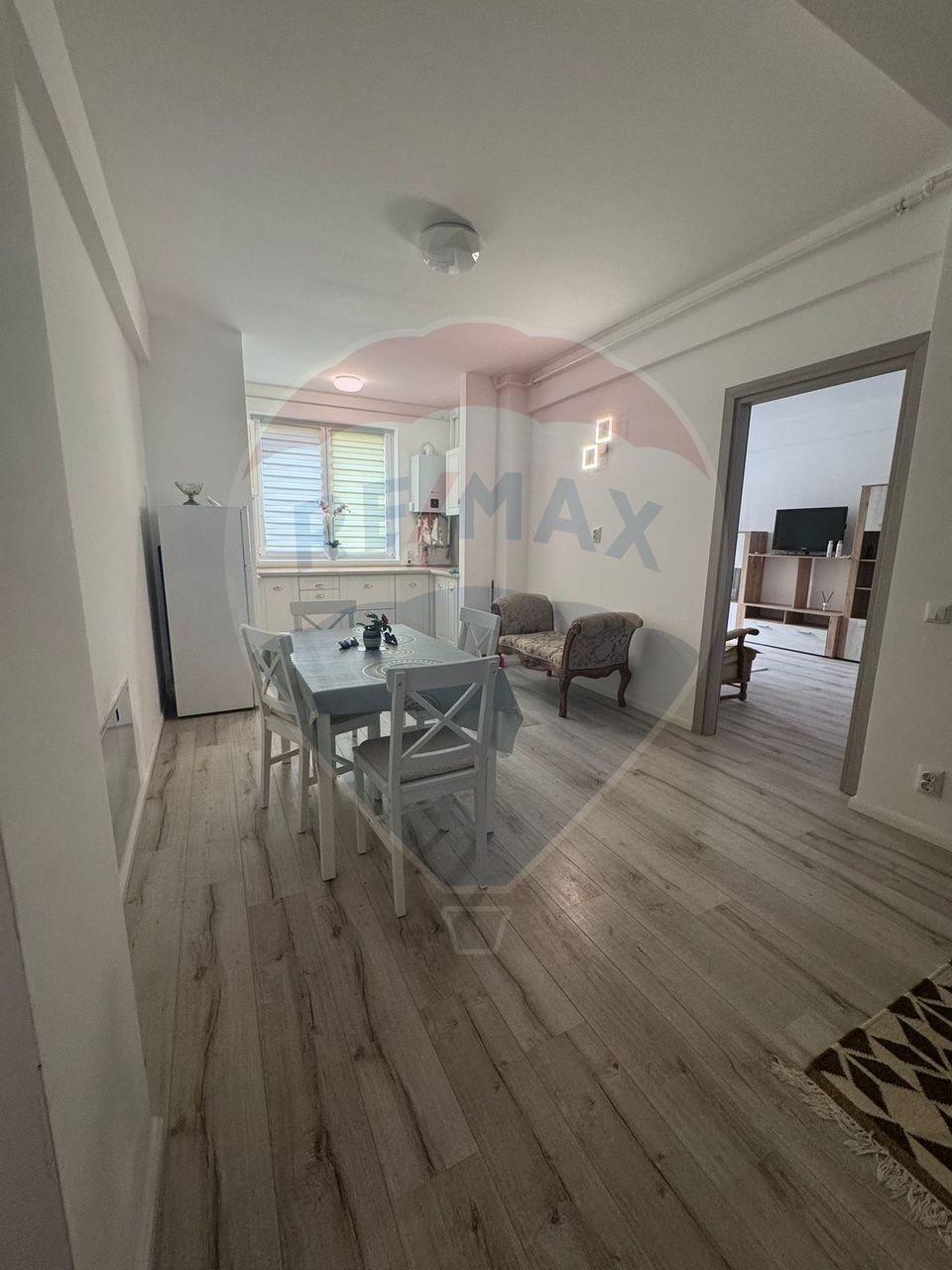 2 camere de închiriat, bloc nou, zonă centrală, etaj 1